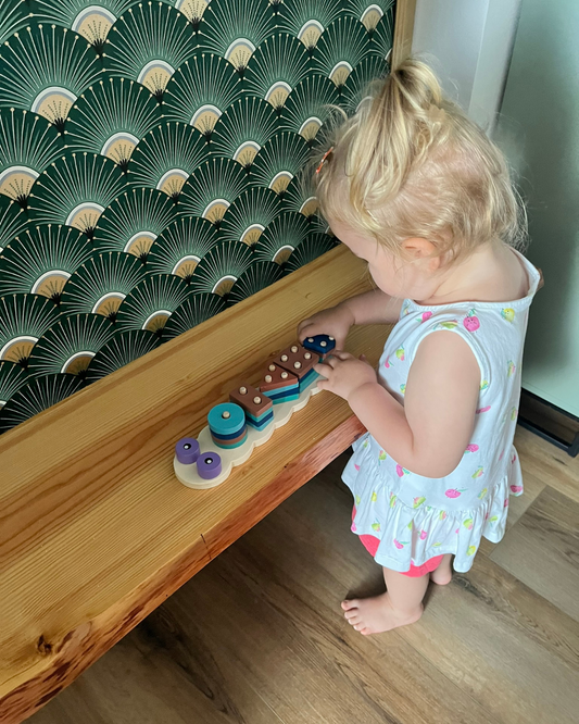 Buntes Raupen-Steckspiel aus Holz