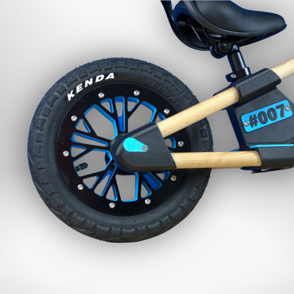 Frank in Blau/Schwarz mit FxB-Designfelge