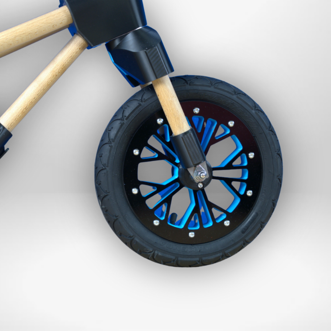 Frank in Blau/Schwarz mit FxB-Designfelge