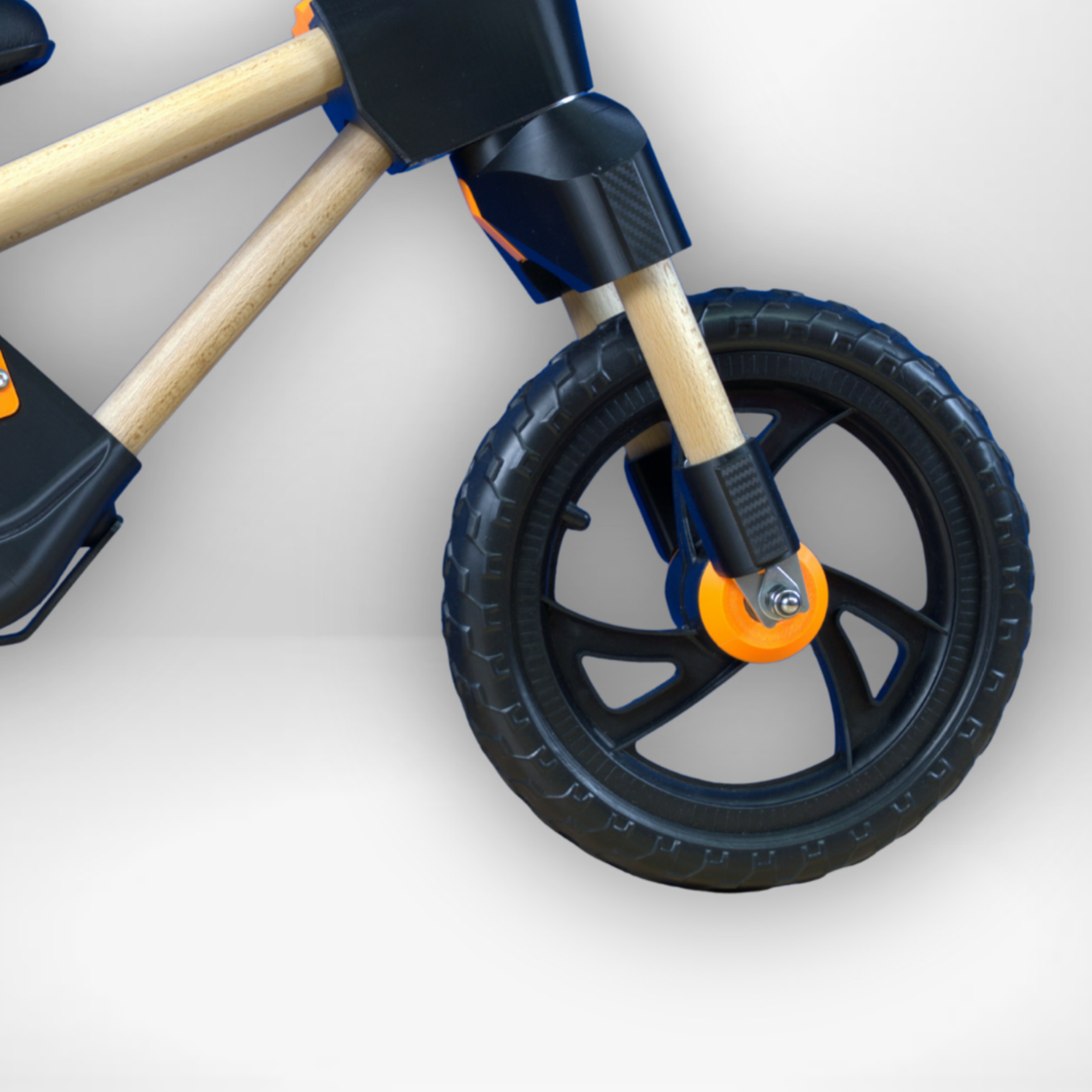 Frank in Orange/Schwarz mit PU-Schaumfelge