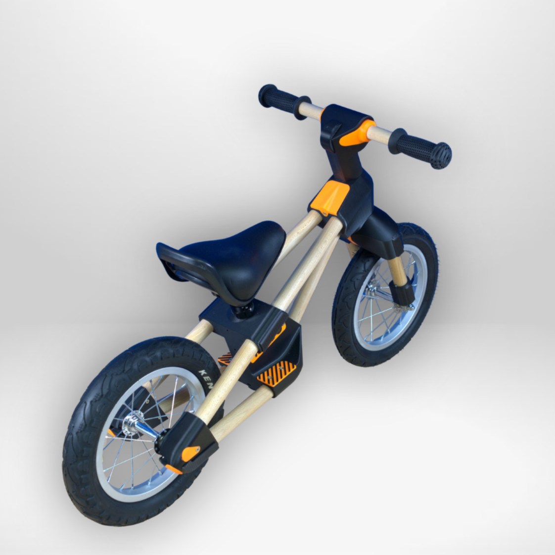 Frank in Orange/Schwarz mit Speichenfelge